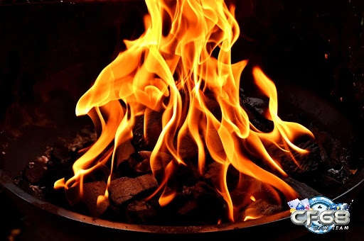 Đốt phong long bằng cách sử dụng chậu lửa là một trong những phương pháp tâm linh được áp dụng phổ biến